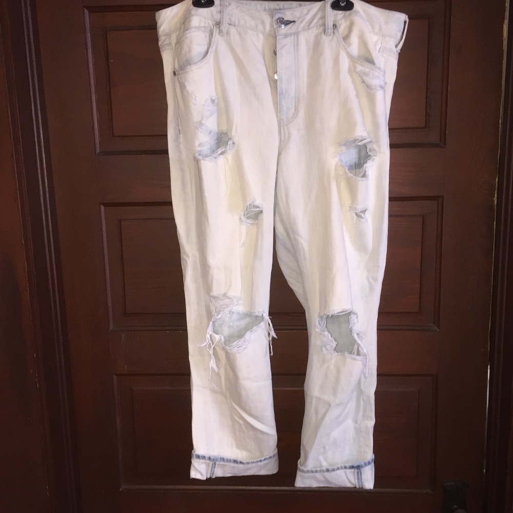 American Eagle Ripped Super Light denim jean Capri